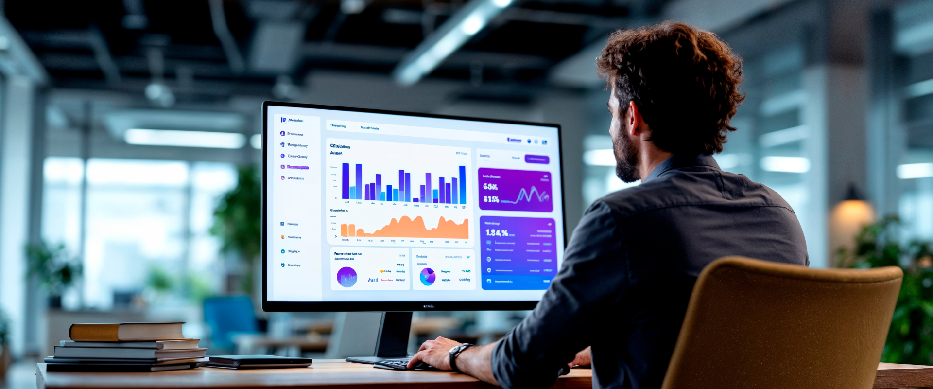 Una persona mirando una computadora y analizando datos 